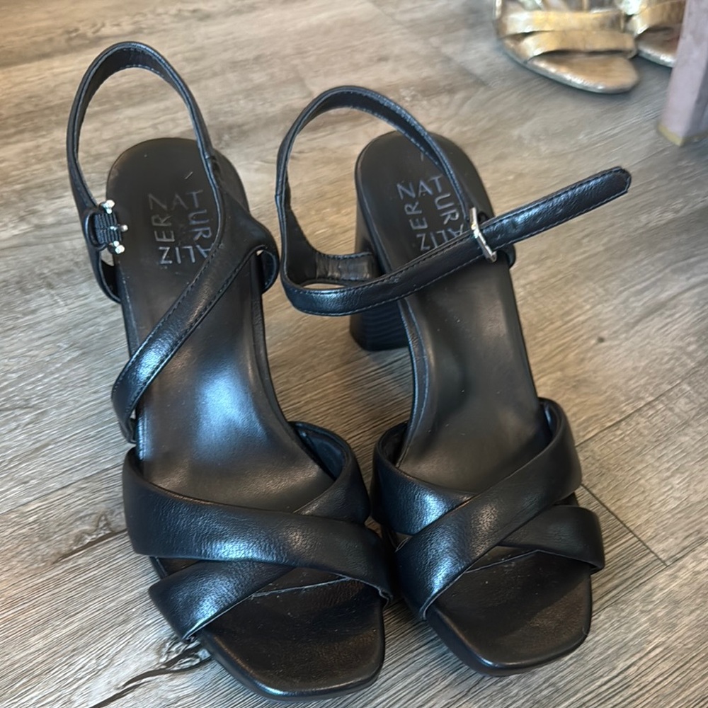 Naturalizer Morgan Black Cross Cross Dress Sandals - size 9